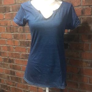 BKE short sleeve, blue V-neck tee. Size Large.